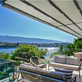 4 Bedroom Villa with Pool, Sumartin, sleeps 8